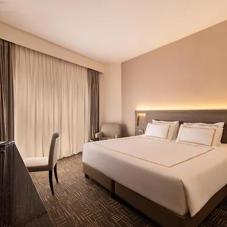 Hotel Royal Queens-3
